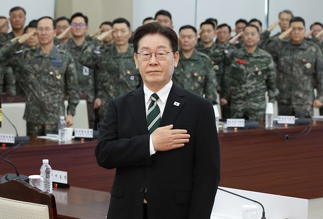 이 대통령 "최상의 군사 대비태세…전작권 회복 조속 추진될 것"