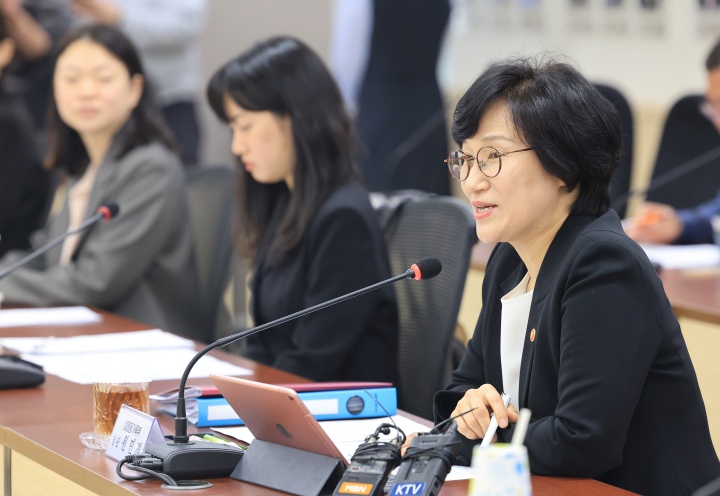 원민경 성평등가족부 장관이 27일 서울 종로구 정부서울청사에서 열린 제4차 인신매매등방지정책조정협의회 회의에서 모두발언을 하고 있다.(ⓒ뉴스1, 무단 전재-재배포 금지)
