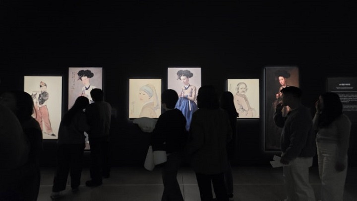 신윤복의 미인도를 AI로 변환한 그림들이 있다. 본인 촬영