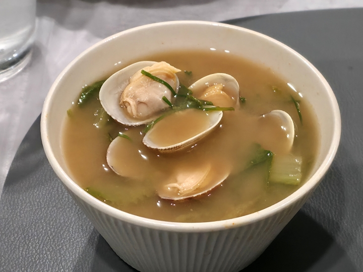 직접 구매한 바지락으로 간단히 된장국을 끓여보았다