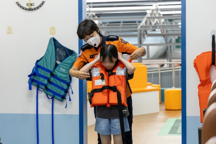 구명조끼를 정확하게 착용하는 것이 정말 중요하다는 것을 배웠다