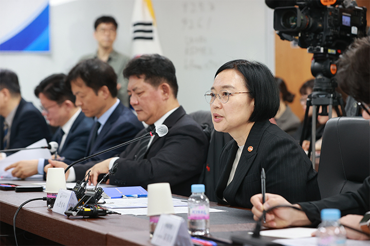 한성숙 중소벤처기업부 장관이 1일 서울 영등포구 소상공인연합회에서 열린 '소상공인분야 영향 점검회의'에서 인사말씀을 하고있다. 2026.4.1 (사진=중소벤처기업부)