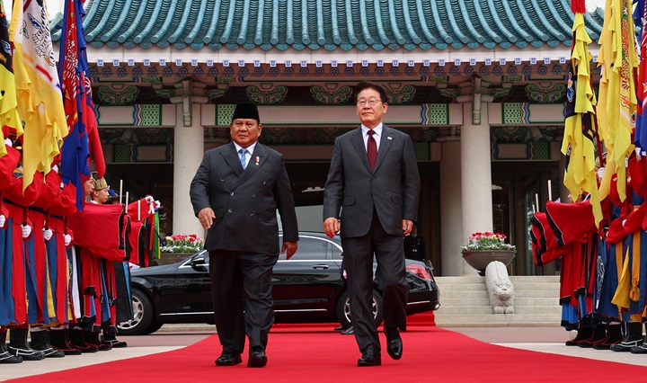 이재명 대통령이 1일 청와대에서 국빈 방한한 프라보워 수비안토 인도네시아 대통령을 영접하고 있다. 2026.4.1(ⓒ뉴스1, 무단 전재-재배포 금지)