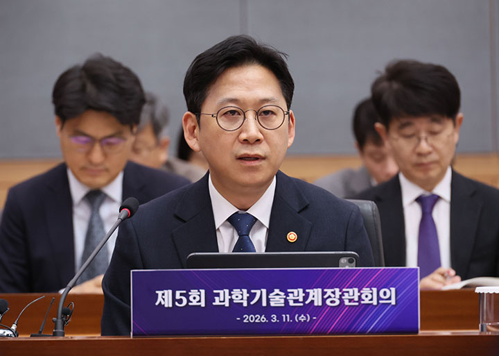 배경훈 부총리 겸 과학기술정보통신부 장관이 지난달 11일 서울 종로구 정부서울청사 별관에서 열린 제5회 과학기술관계장관회의에서 발언하고 있다.(사진=저작권자(c) 연합뉴스, 무단 전재-재배포 금지)