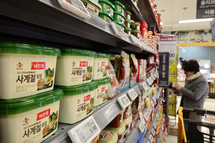 단위가격이 표시된 서울의 한 대형마트. 2023.12.18 (ⓒ뉴스1, 무단 전재-재배포 금지)