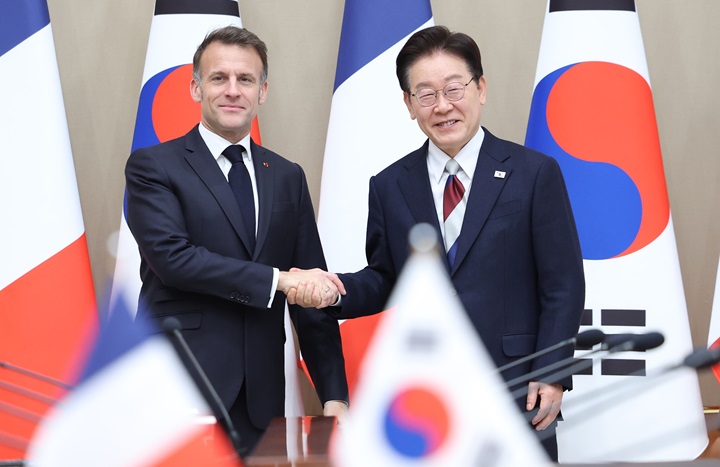 한-프랑스 정상 "호르무즈 해협 내 안전한 해상수송로 확보 협력"