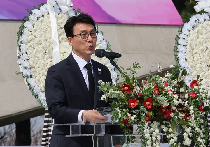 김민석 국무총리가 3일 제주 4·3 평화공원에서 열린 제78주년 제주 4·3 희생자 추념식에서 추념사를 하고 있다.(사진=문화체육관광부 국민소통실 윤종규, 무단 전재-재배포 금지)