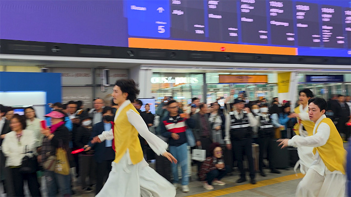 (사진10 - 남자 무용수)