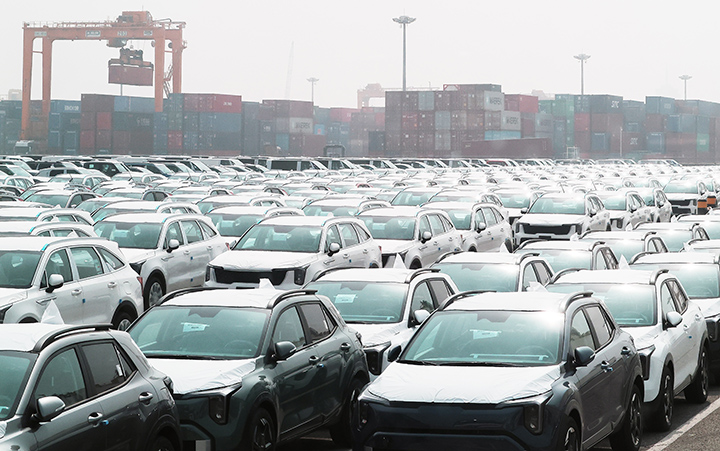 지난 3일 경기도 평택항에 수출용 자동차가 세워져 있는 모습.(사진=저작권자(c) 연합뉴스, 무단 전재-재배포 금지)