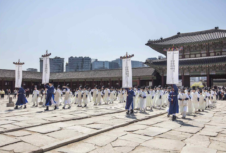 지난해 4월 개최한 궁중문화축전 중 경복궁 '궁중새내기' 행사 현장. (사진=국가유산청)