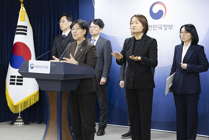 정은경 보건복지부 장관이 7일 서울 종로구 세종대로 정부서울청사에서 의료제품 수급대응 관계부처 합동 브리핑을 하고 있다. 2026.4.7 (사진=보건복지부)