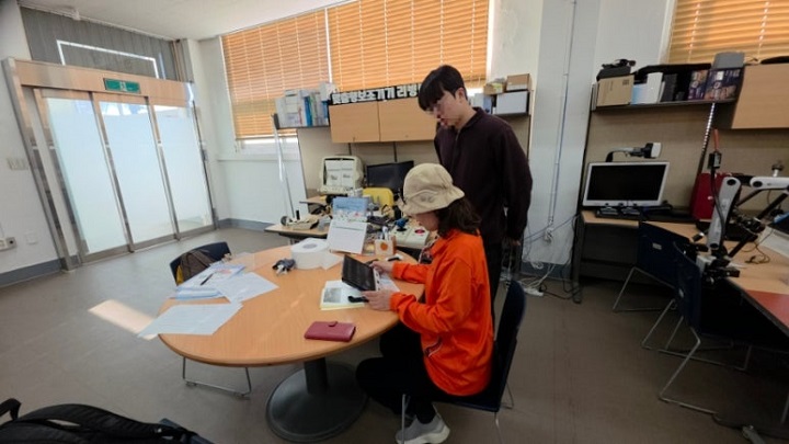 견학 신청을 한 후 방문하니 직원이 친절히 상담을 해주신다. 본인 촬영