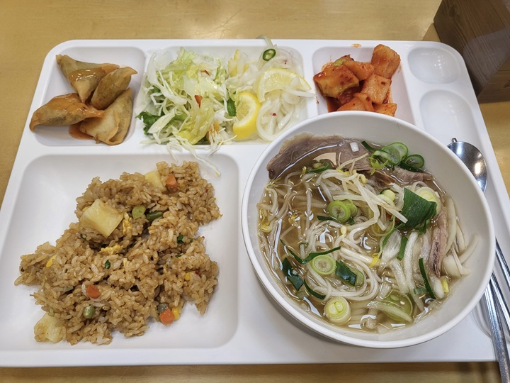 오늘의 국회 점심 메뉴(본인촬영)