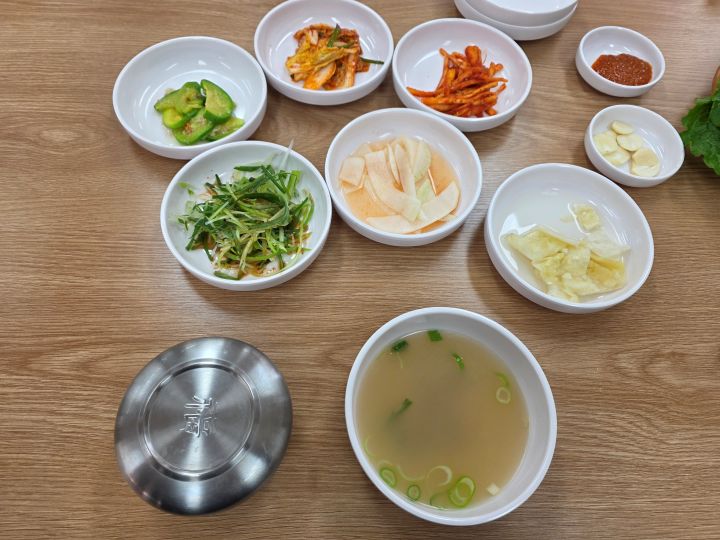 사회생활을 하다보면 자연스럽게 경험하게되는 외식. 다양한 요소 중 위생은 가장 중요한 부분이다.