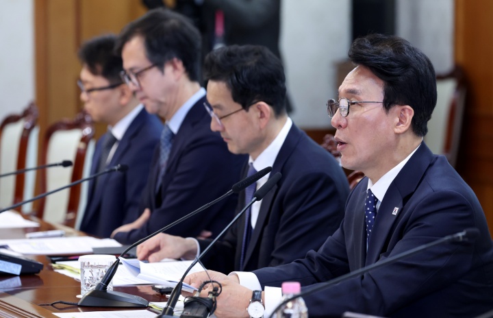 김민석 국무총리가 17일 오전 서울 종로구 세종대로 정부서울청사에서 열린 마약류 대응 관계장관회의에서 모두 발언을 하고 있다. 2026.4.17.(ⓒ뉴스1, 무단 전재-재배포 금지)