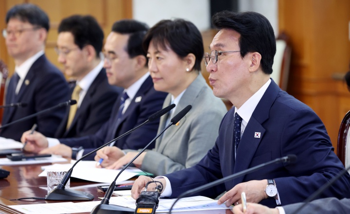 김민석 국무총리가 20일 오전 서울 종로구 세종대로 정부서울청사에서 열린 제7차 비상경제본부 회의에서 모두 발언을 하고 있다. 2026.4.20. (ⓒ뉴스1, 무단 전재-재배포 금지)