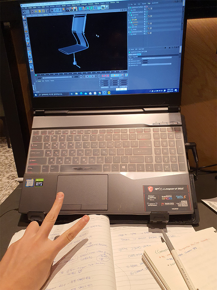 (사진01 - 새로운걸 준비하던 내 사진)