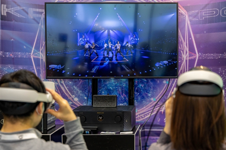VR로 생생하게 즐기는 아이돌 콘서트 (본인 촬영)