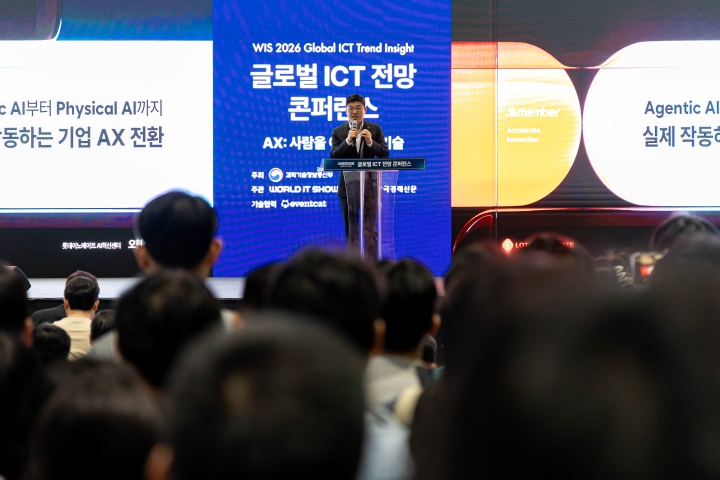 IT 기술을 이끌어가는 기업 리더들의 강연도 들을 수 있었다 (본인 촬영)