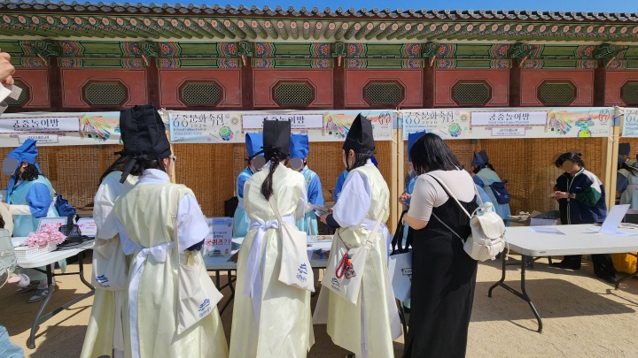 궁중놀이방에서 다양한 전통놀이를 즐길 수 있다. (본인촬영)