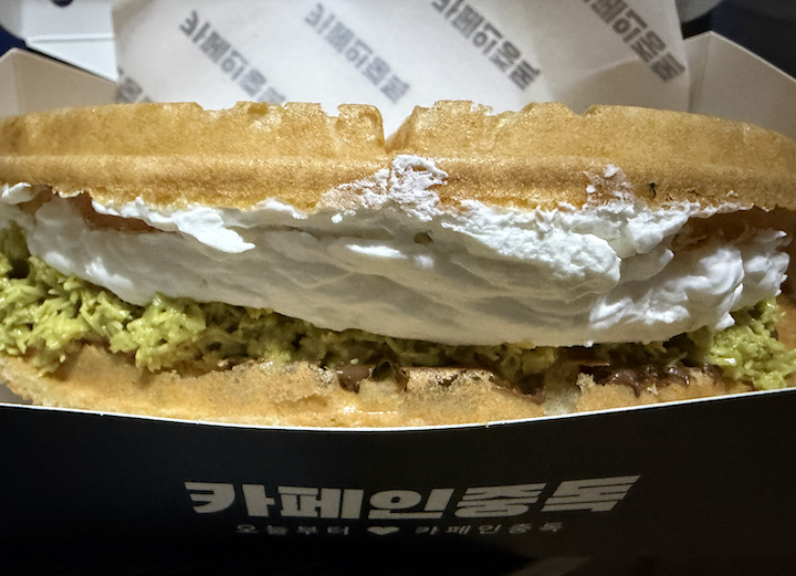 온누리상품권을 통한 할인으로 저렴하게 사먹은 와플의 사진이다. (출처 = 직접 촬영)