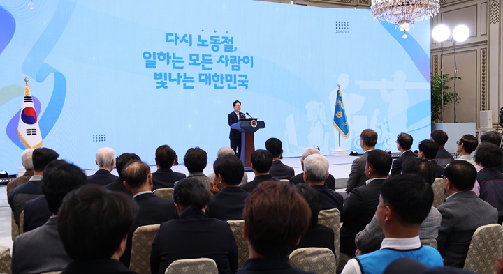 이재명 대통령이 1일 청와대 영빈관에서 열린 2026 노동절 기념식에서 기념사를 하고 있다. 2026.5.1(ⓒ뉴스1, 무단 전재-재배포 금지)