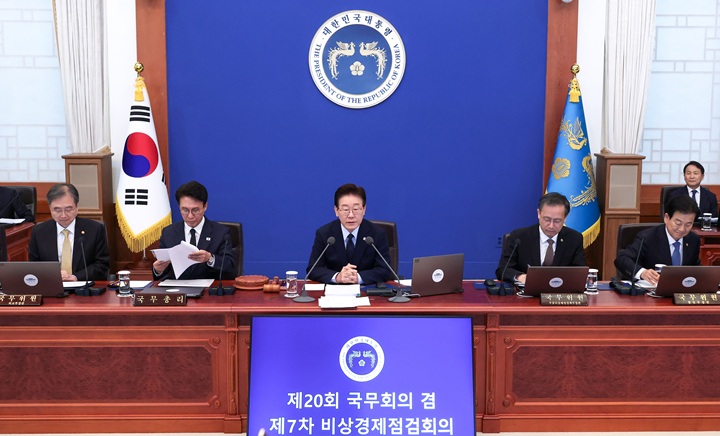 이재명 대통령이 6일 청와대에서 열린 비상경제점검회의 겸 국무회의에서 발언하고 있다.2026.5.6(ⓒ뉴스1, 무단 전재-재배포 금지)