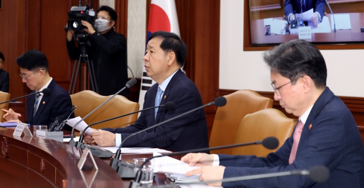 구윤철 경제부총리 겸 재정경제부 장관이 8일 오전 서울 종로구 세종대로 정부서울청사에서 열린 비상경제본부회의 겸 경제·부동산관계장관회의에서 모두 발언을 하고 있다.(ⓒ뉴스1, 무단 전재-재배포 금지)