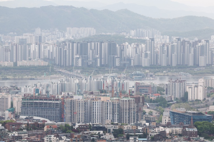 서울 남산에서 바라본 아파트 단지 모습. 2026.4.20. (ⓒ뉴스1, 무단 전재-재배포 금지)