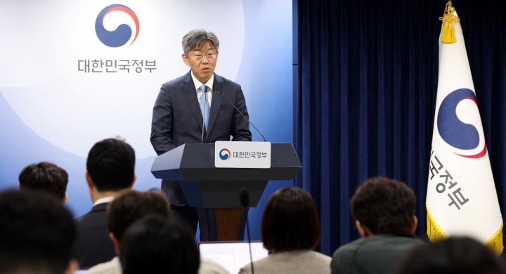 김이탁 국토부 1차관이 12일 오전 서울 종로구 정부서울청사에서 토지거래허가구역 관련 백브리핑을 하고 있다.(ⓒ뉴스1, 무단 전재-재배포 금지)