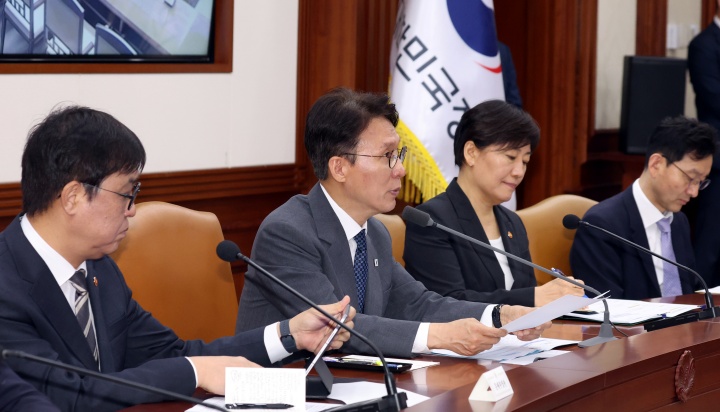 김민석 국무총리가 13일 오전 서울 종로구 세종대로 정부서울청사에서 열린 비상경제본부회의에서 모두 발언을 하고 있다. 2026.5.13. (ⓒ뉴스1, 무단 전재-재배포 금지)