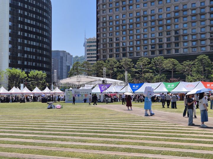 식품안전의 날의 서울광장 전경(본인 촬영)
