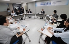 이억원 금융위원장이 14일 오후 서울 종로구 종로 소상공인시장진흥공단 서울 전용교육장에서 개최한 '미래를 채우는 첫 시작, 청년미래적금 언박싱 토크콘서트'에 참석했다.(사진=금융위원회 제공)