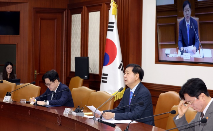 구윤철 경제부총리 겸 재정경제부 장관이 15일 서울 종로구 세종대로 정부서울청사에서 열린 비상경제본부회의 겸 경제관계장관회의에서 모두 발언을 하고 있다.(ⓒ뉴스1, 무단 전재-재배포 금지)