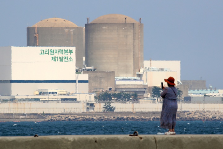 부산 기장군 장안읍 고리 1호기(오른쪽) 모습. 2025.6.26 (ⓒ뉴스1, 무단 전재-재배포 금지)