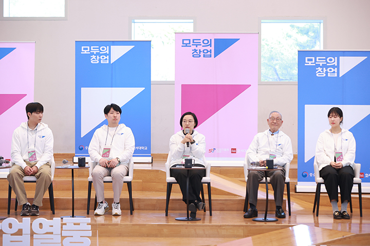 한성숙 중소벤처기업부 장관이 22일 오후 충청남도 아산 호서대학교에서 열린 '모두의 창업 대학생 현장 간담회'에서 인사말을 하고 있다. 2026.4.22 (사진=중소벤처기업부)