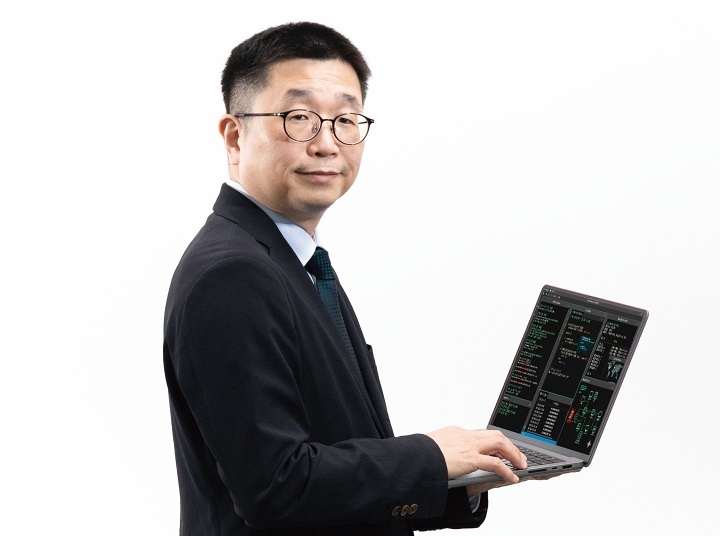 김휘강 고려대학교 정보보호대학원 교수는 'AI스페라'를 창업하고 후학 양성에도 힘써온 사이버보안 전문가다. 사진 C영상미디어