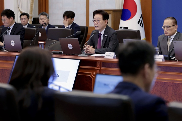 이 대통령 "국가폭력 희생자 모욕 행위, 모든 수단 총동원 강력 응징"