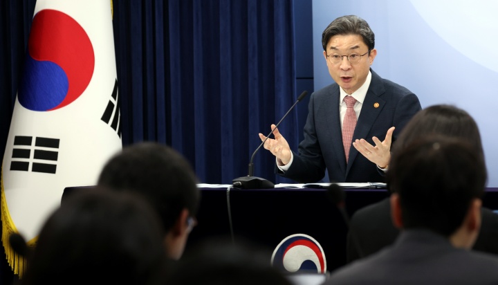 이억원 금융위원장이 21일 서울 종로구 세종대로 정부서울청사에서 기자간담회를 하고 있다.(ⓒ뉴스1, 무단 전재-재배포 금지)