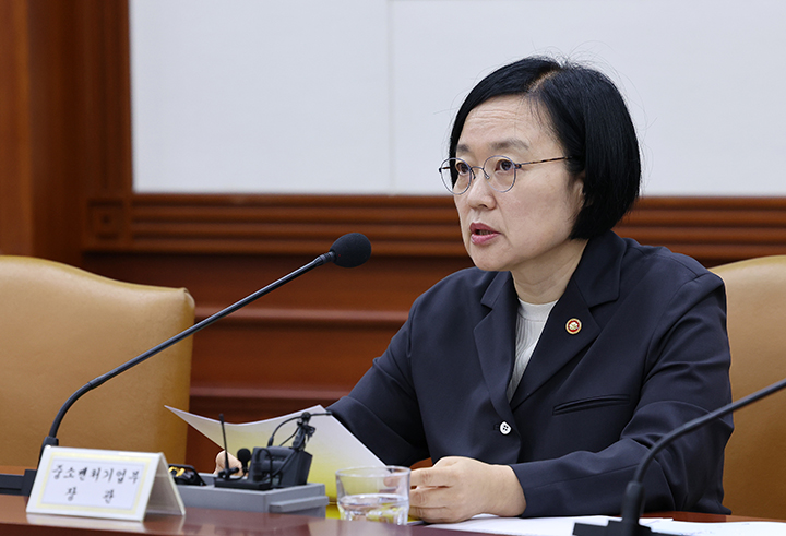 한성숙 중소벤처기업부 장관이 22일 서울 종로구 정부서울청사에서 열린 비상경제본부 회의 겸 경제관계장관회의·국가창업시대 전략회의 및 부동산관계장관회의에서 발언하고 있다. 2026.5.22 (ⓒ뉴스1, 무단 전재-재배포 금지)