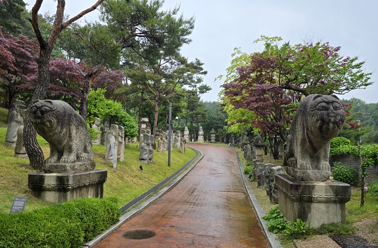 사색과 배움을 함께 할 수 있는 야외전시장 '돌의 정원'. (본인촬영)