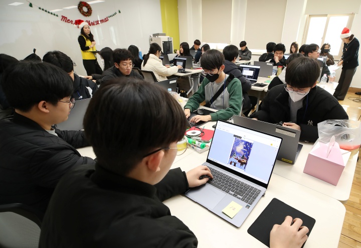 초중고 학생 AI·디지털 역량 키운다…'2026년 디지털새싹' 운영