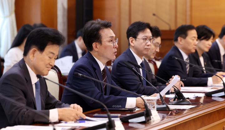 김민석 국무총리가 27일 서울 종로구 정부서울청사에서 열린 대한민국 2045 전략수립위원회 1차 전체회의에서 모두발언을 하고 있다.(ⓒ뉴스1, 무단 전재-재배포 금지)
