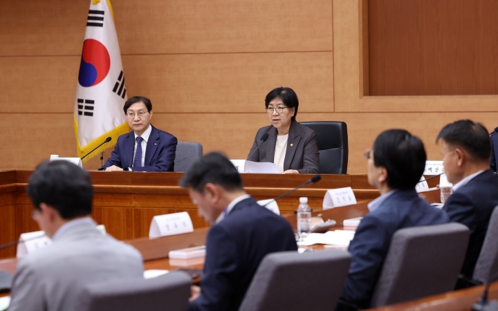 정은경 보건복지부 장관이 28일 서울 종로구 정부서울청사 별관에서 열린 2026년도 제5차 국민연금기금운용위원회에서 모두발언을 하고 있다.(ⓒ뉴스1, 무단 전재-재배포 금지)