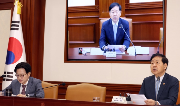 구윤철 경제부총리 겸 재정경제부 장관이 29일 서울 종로구 세종대로 정부서울청사에서 열린 비상경제본부 희의 겸 경제관계장관회의에서 모두 발언을 하고 있다. 이날 회의에서 참석자들은 중동전쟁 관련 대응상황 점검을 논의했다.(ⓒ뉴스1, 무단 전재-재배포 금지)