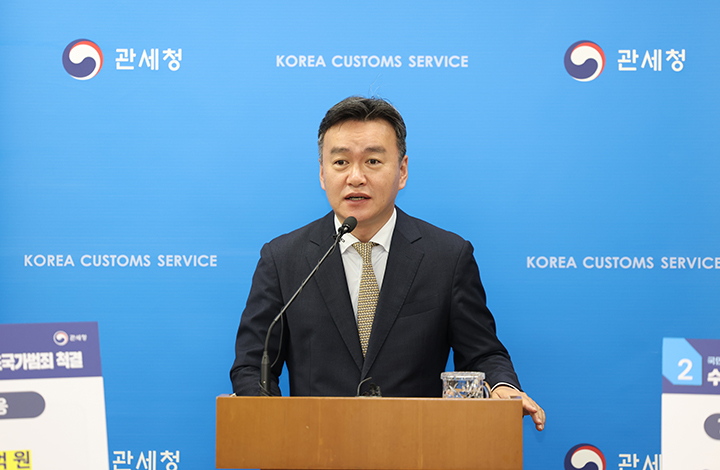이종욱 관세청장이 1일 정부대전청사에서 정부 출범 1주년 핵심성과 발표 브리핑을 하고 있다.(ⓒ뉴스1, 무단 전재-재배포 금지)