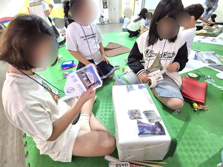 우리 지역의 명소를 직접 만들어 보는 만들기 체험.