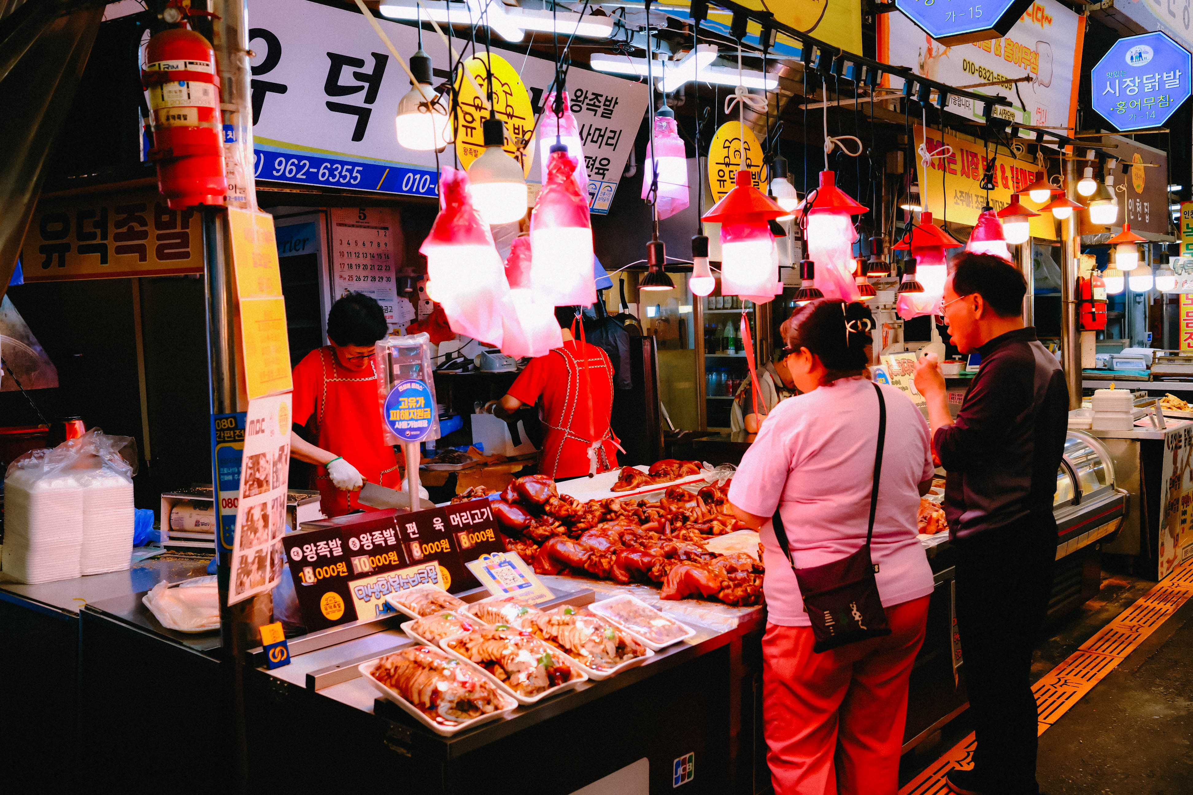 전통간식, 분식 등 길거리 음식이 즐비하다. (본인촬영)