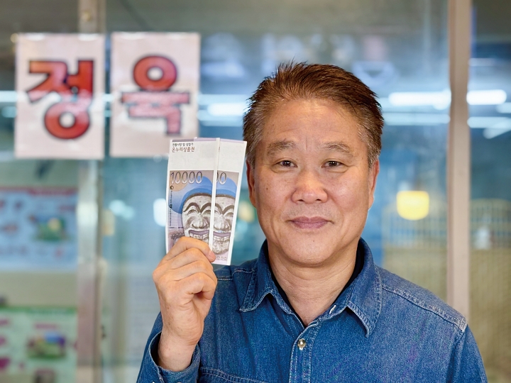 강성구 64세, 정육점 운영