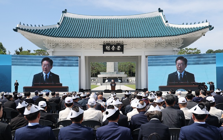 이재명 대통령이 6일 서울 동작구 국립서울현충원에서 열린 제71회 현충일 추념식에서 추념사를 하고 있다.  (청와대통신사진기자단) 2026.6.6(ⓒ뉴스1, 무단 전재-재배포 금지)